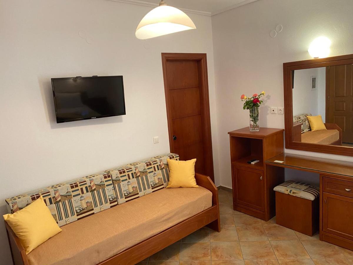 Thalina Hotel Marathókampos エクステリア 写真